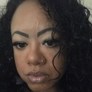 Meet your Posher, Adrianne